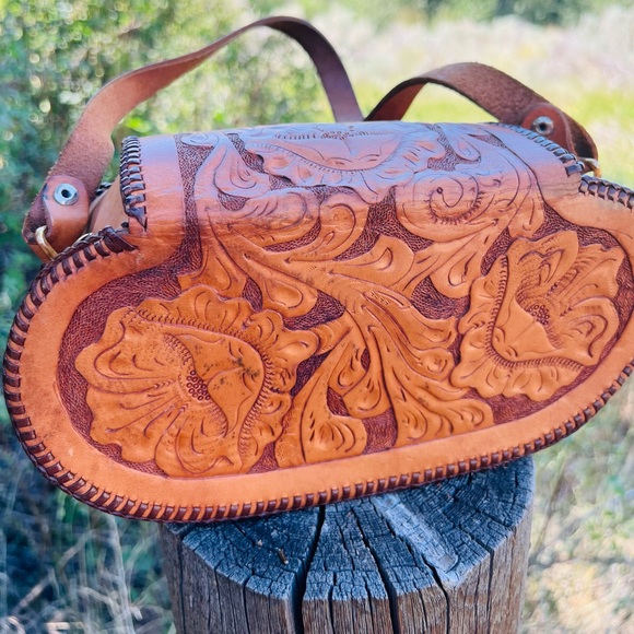 Vintage 1970’s Hand Tooled Floral Leather Western Boho Structure Mini Bag Purse - Picture 7 of 8